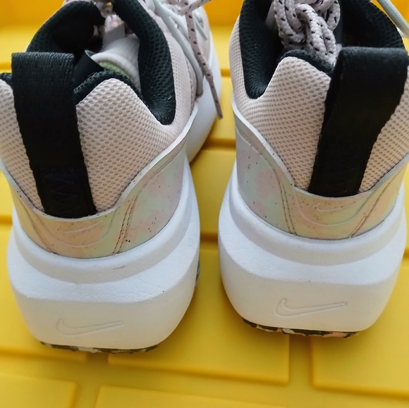 Nike Women's Air Max - Picture 10 of 16